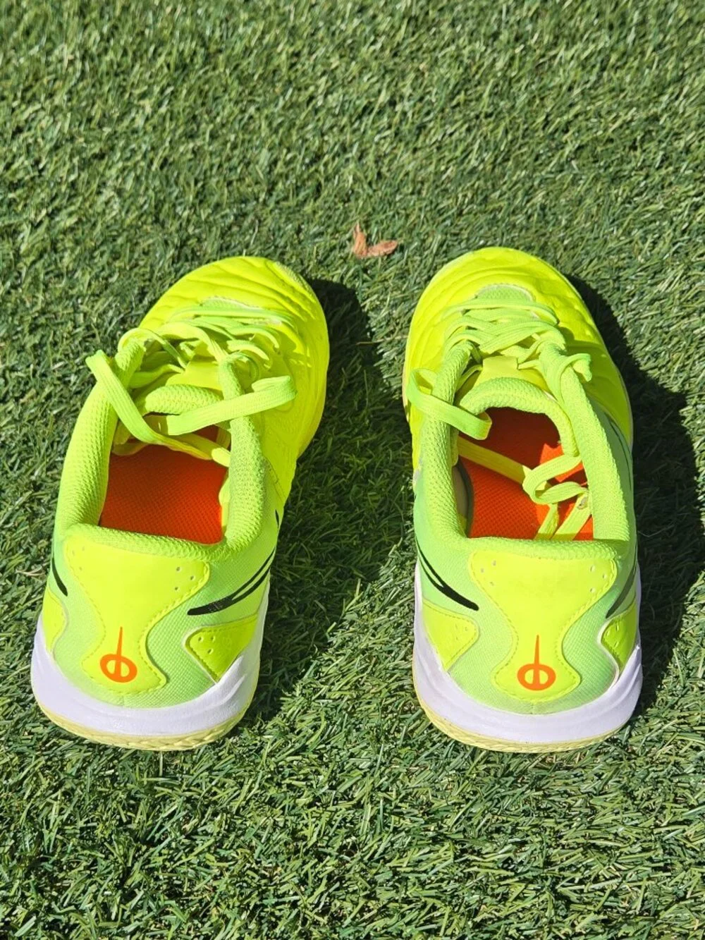Nike Tiempo Indoor/Turf Soccer Shoes Volt Yellow Athletic Cleats Size 4